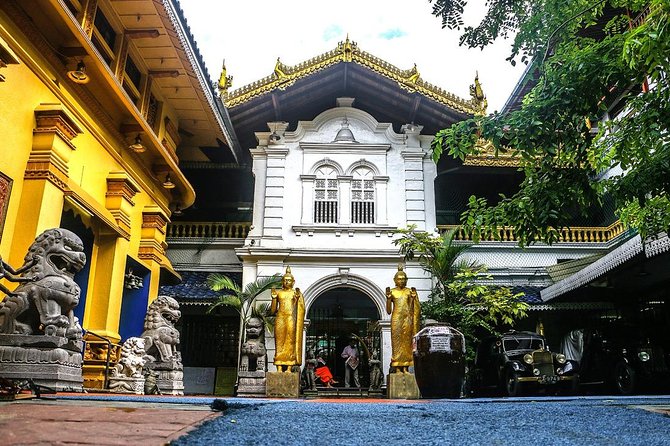Colombo Private guideTour byTuk Tuk Morning Evening All inclusive - The waterfront: Lighthouse, Old Parliament, and Galle Face Green