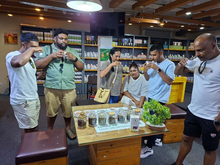 Colombo: Private Tuk-Tuk City Tour with Guide & All Tickets - Tea tasting and Sri Lanka’s gemstone tradition