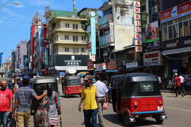 Colombo Sightseeing & Shopping - Jami Ul-Alfar Mosque and Pettah’s character