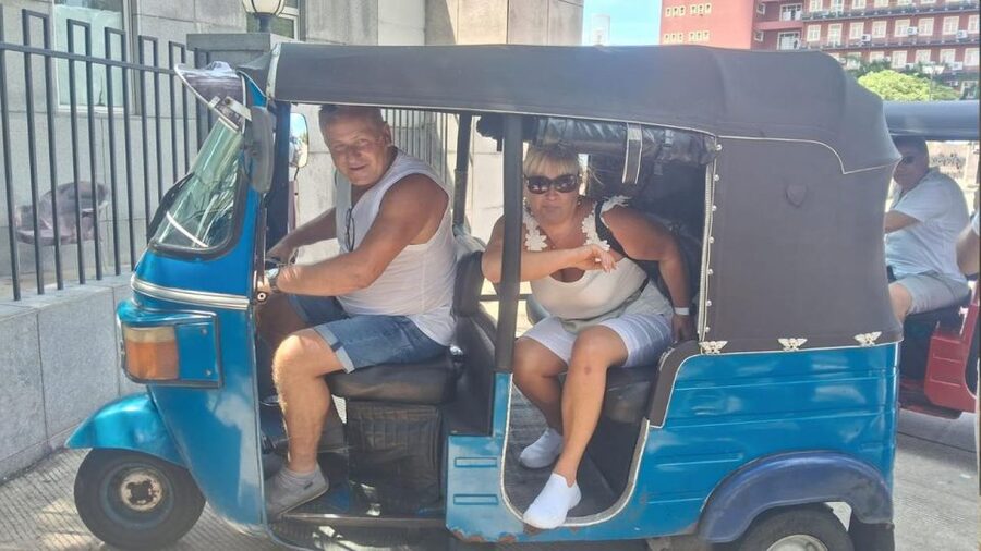 Colombo: Sightseeing Tour by Tuk Tuk Safari - All Inclusive - Pettah brings noise, color, and sharp contrasts