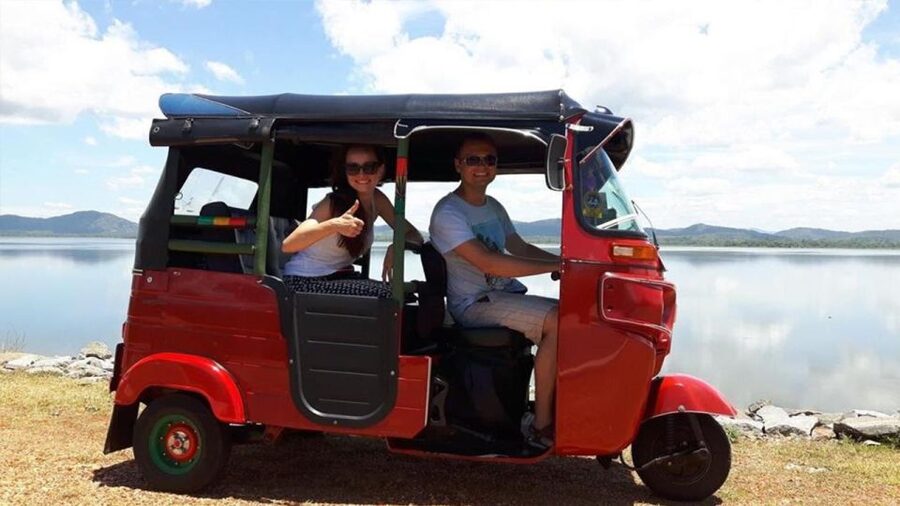Colombo: Sightseeing Tour by Tuk Tuk Safari - All Inclusive - Independence Square gives the tour room to breathe