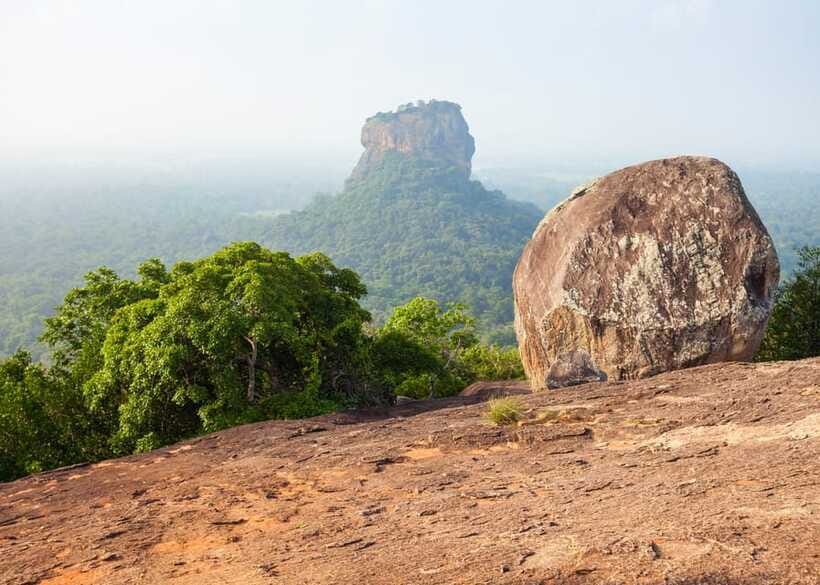 Colombo: Sri Lanka Cultural Triangle Hotspots 2-Day Tour - Dambulla Golden Cave Temple after the rock fortress