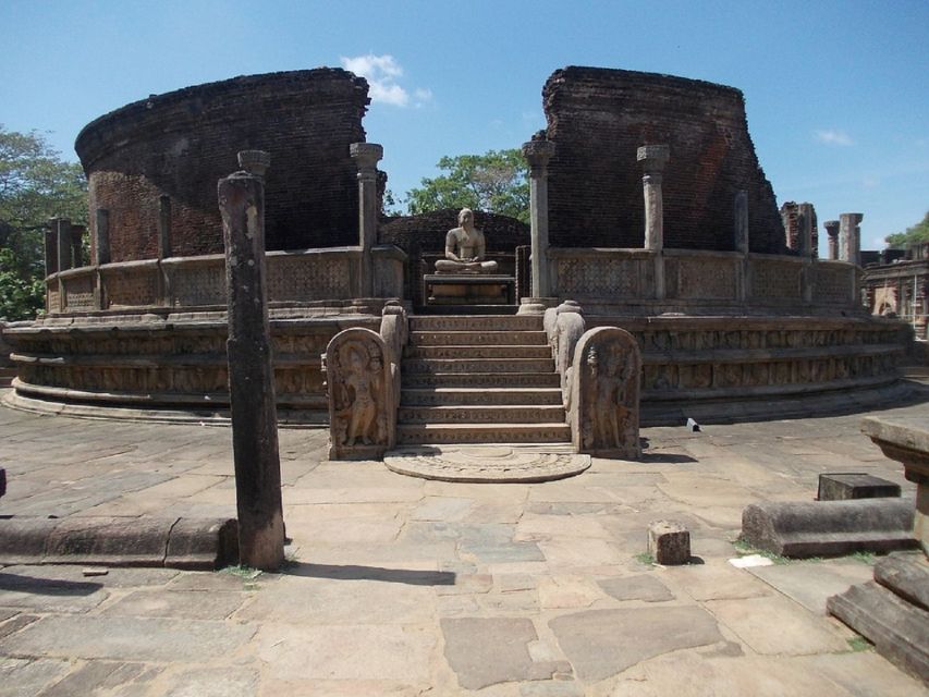 Colombo: Sri Lanka Cultural Triangle Hotspots 2-Day Tour - What the guide and group size add