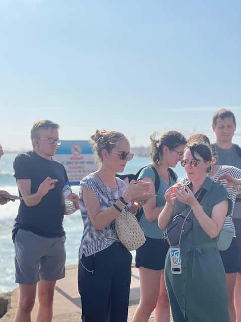 Colombo: Tastiest Local Food Tour by Tuk-Tuk Meals Included - Galle Face Green, wade, tea, and sea-facing snacks