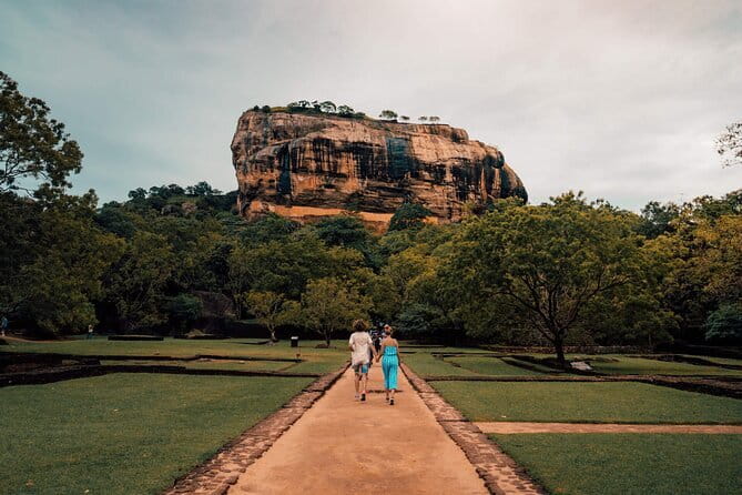 Colombo to Kandy Shuttle with Dambulla Sightseeing Tour - Why this Colombo to Kandy route works
