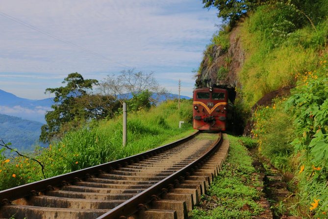 Colombo to Kandy Train Tickets (Reserved Seats) - The 7:00 morning train or the 3:30 afternoon train