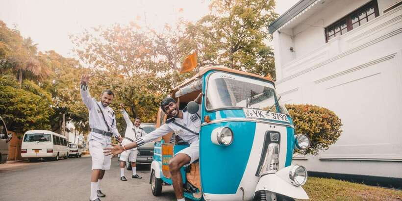 Colombo: Tuk Tuk City Highlights Tour with Lunch - The guides and the feel of a private outing