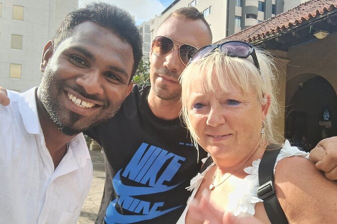 Colombo tuk tuk city tour -Entry Fees, and food Included - Galle Face Green puts the sea into your Colombo tour