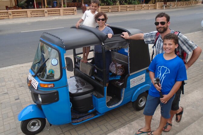 Colombo Tuk Tuk City Tour -Sightseeing Entry Fees & Food Included - Colombo Fort: railway lines, colonial buildings, and the city’s working center