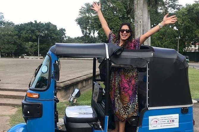 Colombo Tuk Tuk City Tour -Sightseeing Entry Fees & Food Included - Port City, lighthouse, and Galle Face Green