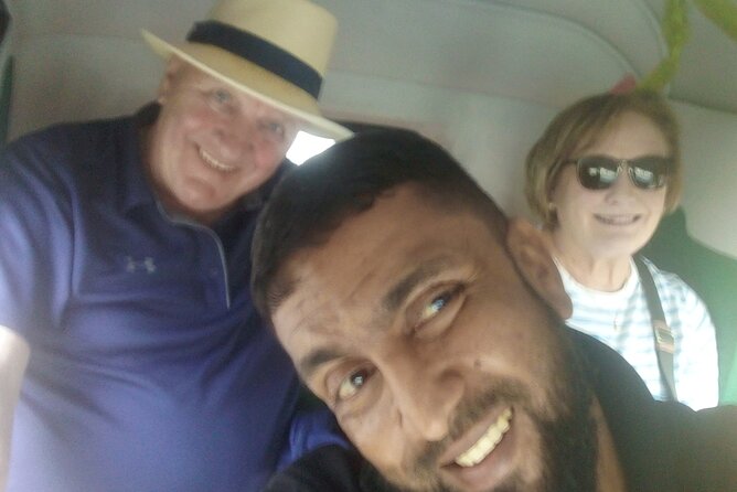 Colombo Tuk Tuk city tour with friendly Tuk driver(All inclusive) - Pettah and the red-and-white Jami Ul-Alfar Mosque