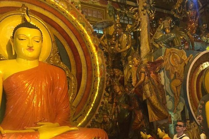 Colombo TUK TUK CITY Tours -Sightseeing Entry Fees - Temples and churches add the city’s spiritual side
