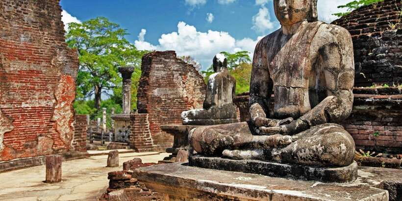 Day Trip to the Ancient Capital of Polonnaruwa From Colombo - Walking through the ancient city