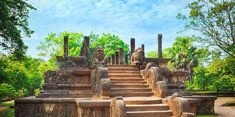Day Trip to the Ancient Capital of Polonnaruwa From Colombo - Lankatilaka Gedige and the power of the shrine