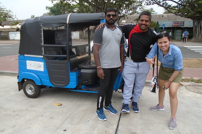 Explore Colombo by Tuk Tuk – All Entry Fees Included - Tea, fruit, and old Colombo trade