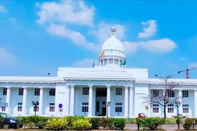 Explore Colombo City Highlights in a Private Tuk Tuk - Sambodhi Chaithya and Colombo Fort’s old markers