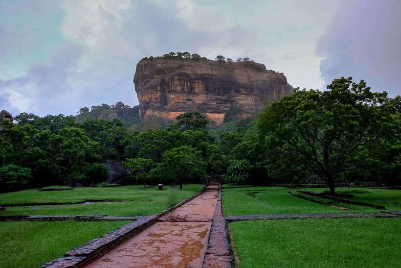 From Colombo: All Inclusive Sigiriya, Dambulla &Village Tour - A village lunch with more than a restaurant table