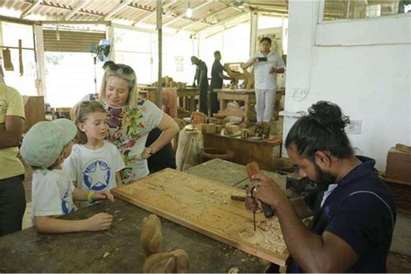 From Colombo: Kandy Temples and Pinnawala Full-Day Tour - Tea production in Pilimathalawa