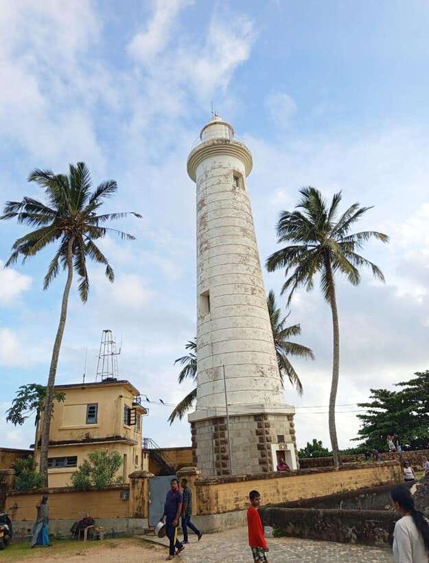 From Colombo/Negombo: Galle, Madu River, and Turtle Hatchery - Unawatuna: lunch, coast views, and stilt fishermen