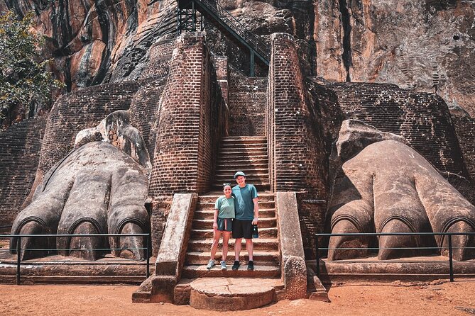 From Colombo: Sigiriya and Dambulla Day Trip and Safari - Lunch, shopping, and the danger of lost time