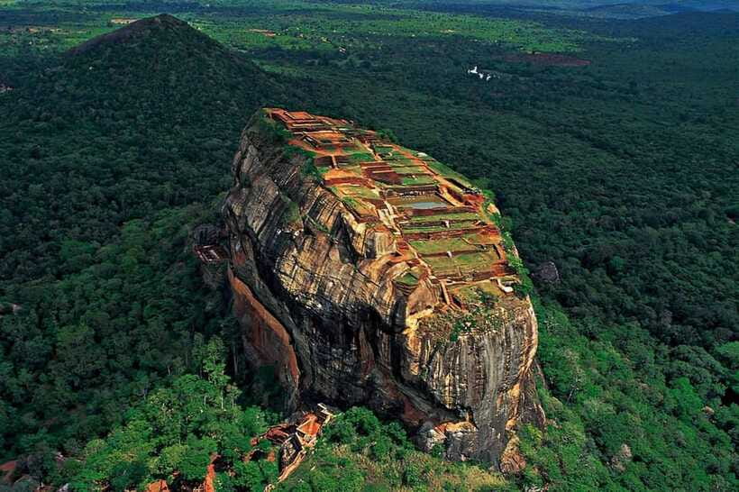 From Colombo: Sigiriya & Dambulla Day Tour with Safari - Climbing Sigiriya’s 1,200 steps