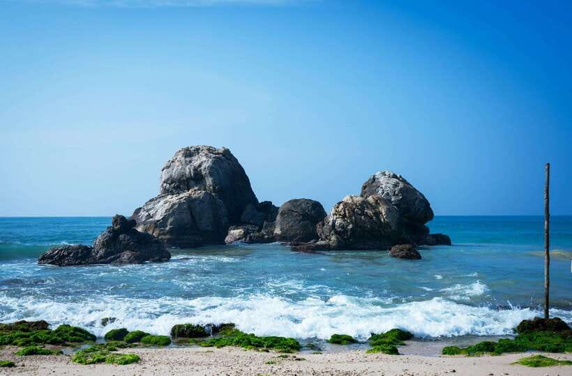 From Colombo to Galle Fort and Jungle Beach Day Trip - Wawurukannala Viharaya and temple etiquette