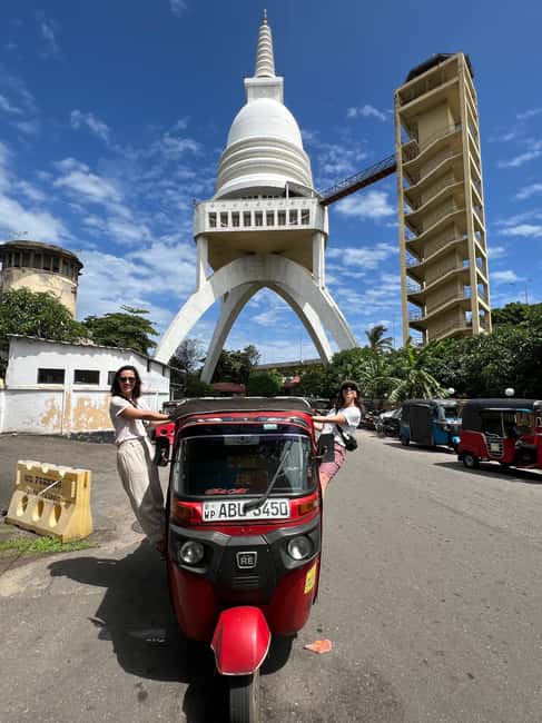 From Negombo: Colombo City Tour by Tuk Tuk with Hotel Pickup - Gangaramaya Temple’s unusual collection of styles