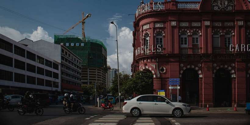 Guided Colombo Half-Day City Tour - Colombo’s streets from the car