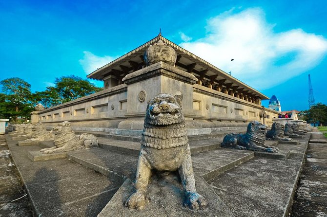 Half Day City Tour of Colombo - A final temple visit at Sri Kailawasanathan Kovil
