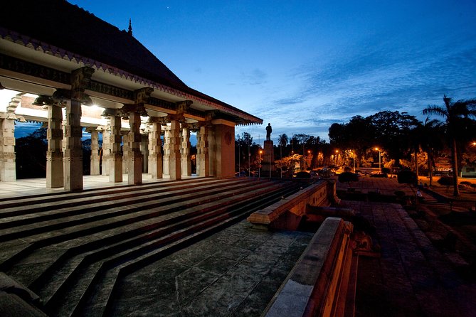 Luxury Night Cycle Tour of Colombo - Galle Face Green after dark