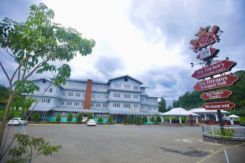 Negombo: Kandy and Pinnawala Elephant Orphanage Day Tour - Kandy and the Temple of the Tooth