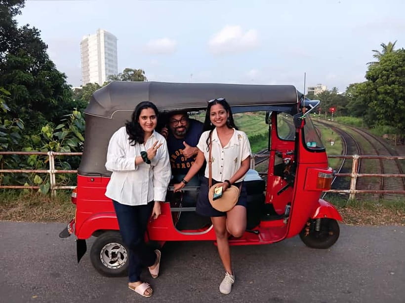 Personal Guided Colombo City Tour by Tuk Tuk - All Inclusive - Beira Lake, parks, and Colombo’s formal side