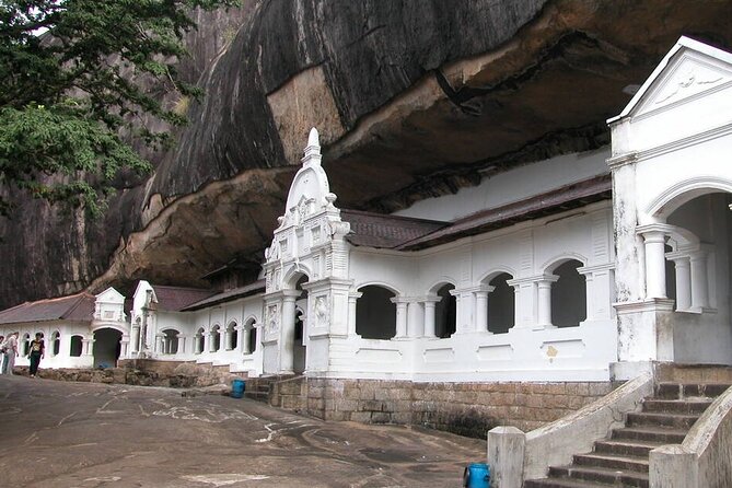 Private Sigiriya Day Tour and Authentic Sri Lankan Lunch Buffet - Pidurangala for a different view