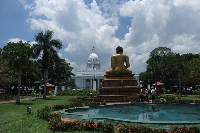 Shangri-La Colombo City Tour. - Wall Art Street and Colombo’s public creativity