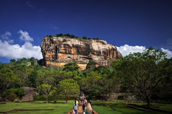 Sigiriya Rock and Dambulla Cave Temple all inclusive Private Day Trip - How the Private Guide Changes the Day