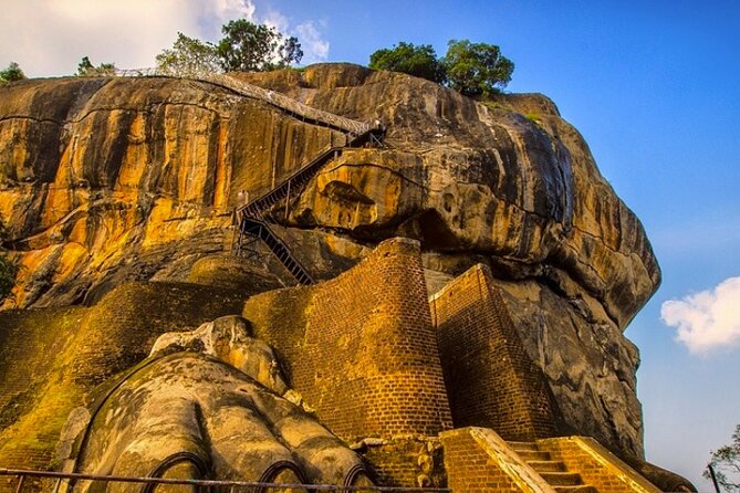 Sigiriya Rock & Cave Temple with Jeep Safari Private Day Trip - The Sigiriya Museum in a focused 20 minutes