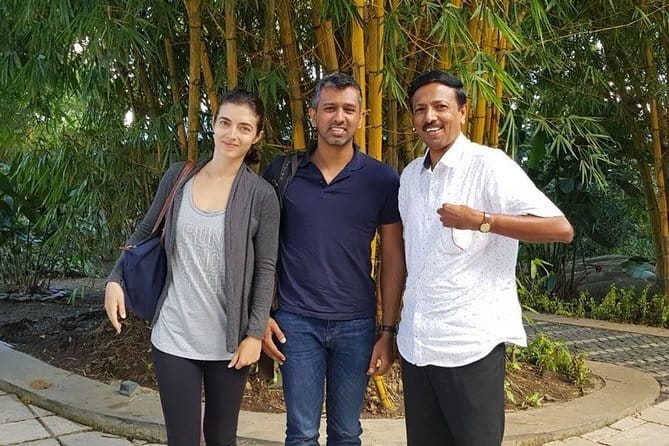 Sri Lanka Car and Driver Hire - Private Driver and Chauffeur - Communication and help with activities