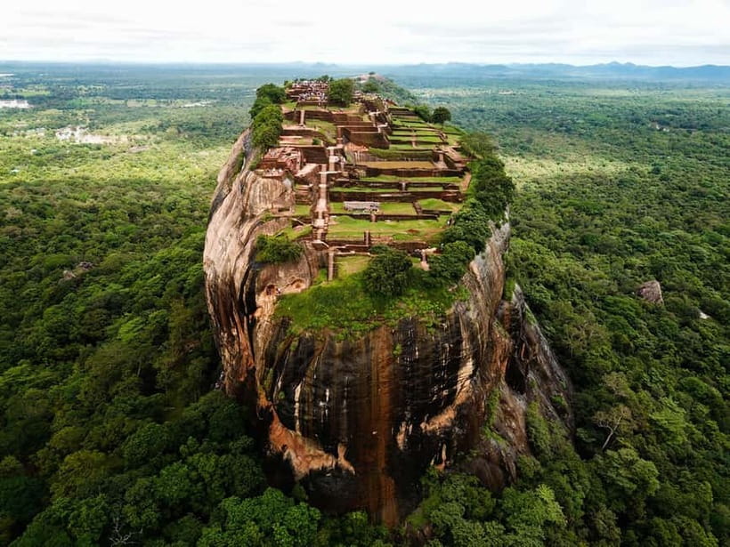 Sri Lanka Nature, culture, history and wildlife in 4 days - Kandy begins with gardens, temples, and a cultural show
