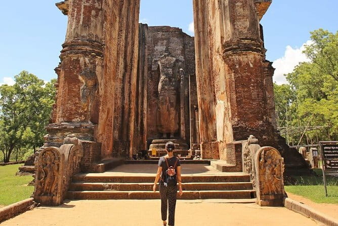 Sri Lanka V.I.P. private Tour package 4.N - 5 days oll including - Day 5: Galle Fort, Mirissa Beach, and the airport