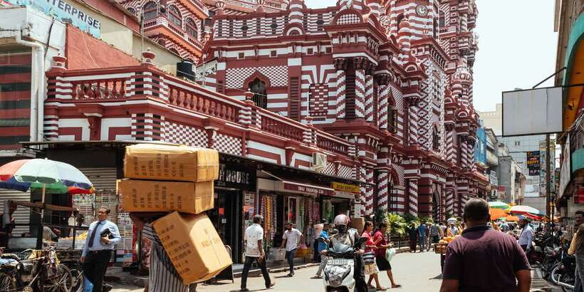 The True Essence of Colombo:Private Highlights & Hidden Gems - Buddhist temples beside the lake