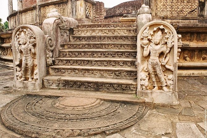 Tour Packages in Sri Lanka - Most Popular Round Tour - All in One Tour - Day 4: Village life, cave paintings, and Kandy after dark