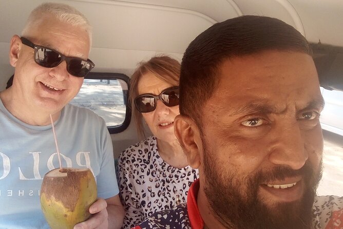Tuk Tuk city tour is very cheap in colombo( All inclusive tour) - Pettah and the Red Mosque