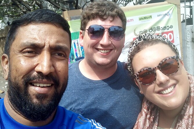 Tuk Tuk city tour is very cheap in colombo( All inclusive tour) - Viharamahadevi Park and the Old Town Hall