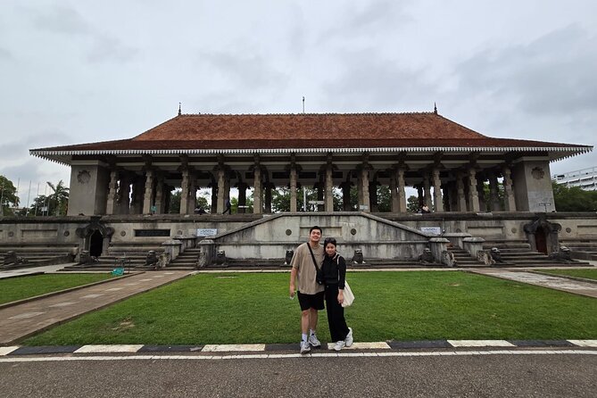 Tuk Tuk safari capital Colombo (Food and Entry Fees) Including - A fast introduction to Colombo by tuk-tuk