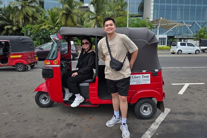 Tuk Tuk safari capital Colombo (Food and Entry Fees) Including - Independence Square and the sea at Galle Face Green
